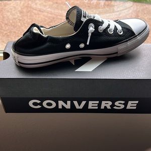 Converse black & white tennis shoes.Brand new, neverworn.Women’s size 8 low top